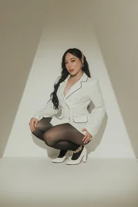 ZaraKafruni Contemplate the charm Immagine  4