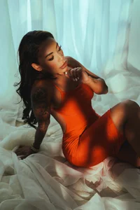 Dangerous Curves 🖤 de Natalia_Cruzz  4 photos