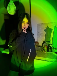 At home in the kitchen, evening)
