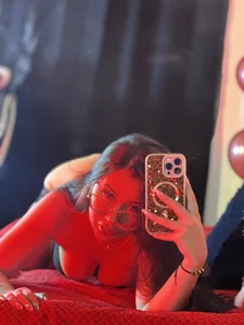 LylaLee111のIn The Mirrow🪞🥵の 3枚の写真