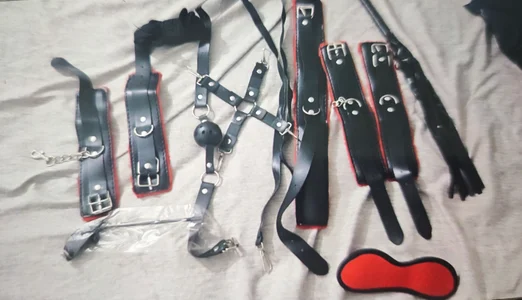 Ashly_pinkxx: Good toys for being naughty 😈 ( 3 фото)