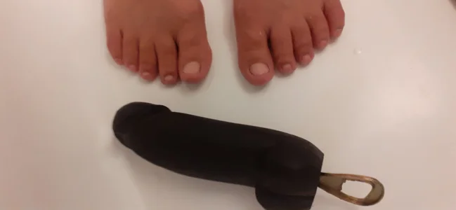 hotSANDRA_STARR 👣🦶🦴🤳😝🤪❣wood dildo feets year2024 Pic