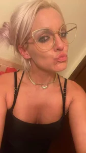 xxxchloexxx's XXX Nude Photo 2