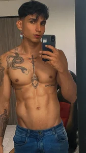 muscle_boyhorny Abs Foto 8