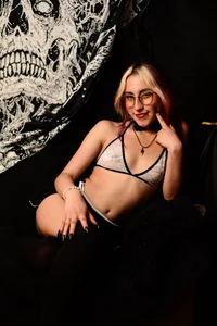 VesperaNokturne_cs 🕸️🖤 Amidst shadows, mystery, and temptation… even darkness has its charm. 💀🕯️✨ Pic 2