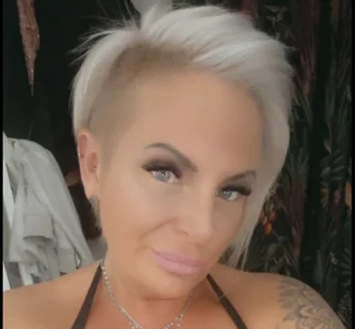 Big-Tits696969のPublicの 2枚の写真