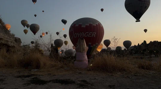 Foxy_Blondie My Magical Morning with Hot Air Balloons 🎈 slika
