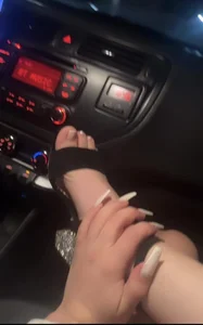 lizz_lunna My body doesn't speak... it whispers temptations 🔥👀 Kuva 3