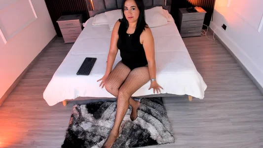 Sienarosewood NAUGHTY MILF Pic 5