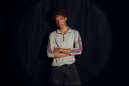 luccas_lowee Casual look, dangerous gaze… 😏 . fénykép