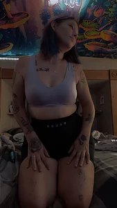 TattedMilf23 Public Pic