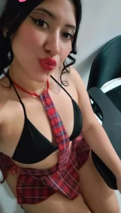 LuciaTomson Colegiala sexy Immagine  2