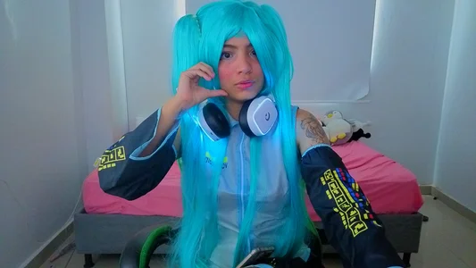 Lovelyamyy MORE MIKU PHOTOS Pic 3