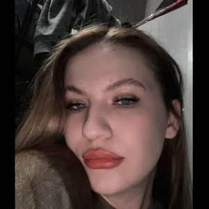 VioletCrawford queen Pic