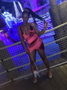 Voluptuousvee Public Bilde 4