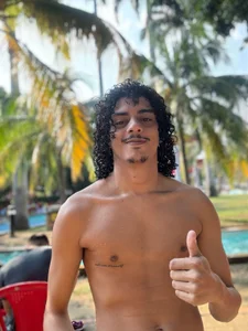 Pool 🔫 de Straight_with_curls  3 Imagens