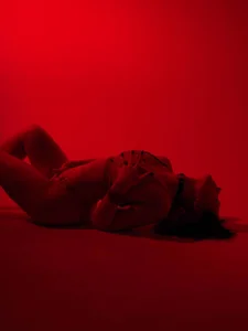 Ricki_Bloom sexy red Foto 2