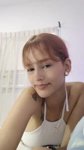 MelodyMansson Morning, honey… I’m live and craving your eyes on me 😈 Let’s make every second count until 3:30 p.m Foto