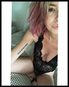 hollydee Public Pic 2