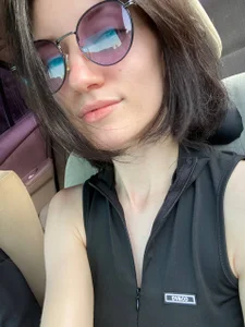 roxy_riot_ I love glasses 🕶💕 Gambar 2