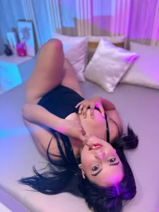 Emily_Saaenz Public Pic 2