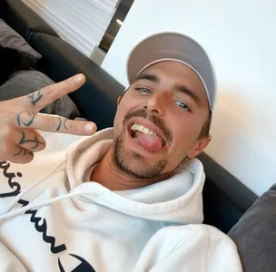 dennis1590 Public Hình 4