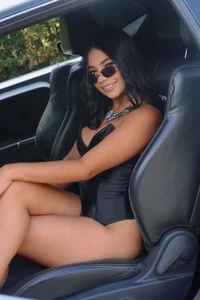 nisha_rouse Let's exceed the speed 😏🏁 Foto 2