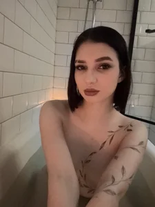 ammy_cummy A wave of heat washed over my body... 사진