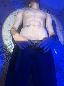 Breaking news: SOMETHING HAPPENED! 🧨 od DamianStonee  5 snímek