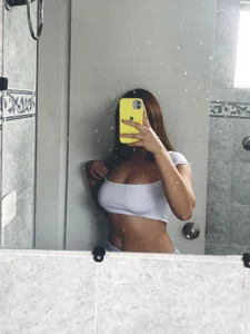 AliceHill8: Public ( 4 фото)