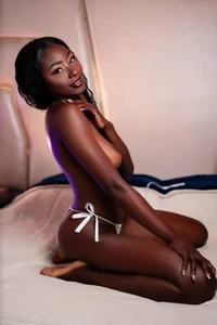 💞 Exclusive Debut Session & Pure Curves Tease 💞 de WeslynRose  3 Imagens