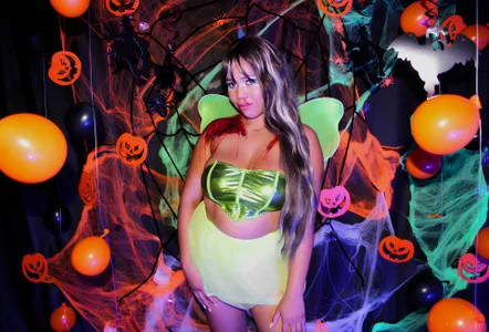 BustyGlow: Sweet or Bite?🎃🗣 ( 7 фото)