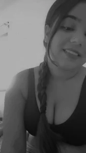 HOT-COUPLE19 Public Pic 2