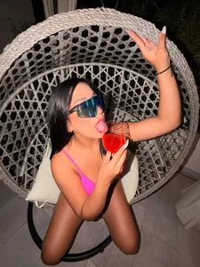 LunaGates I like the foam on my body 🌊😱 사진