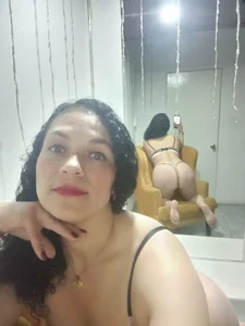 Showing you my ass 💦💦 od Aliciia_cute1  3 snímek