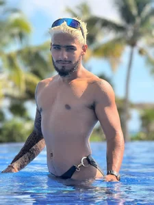 YoiPerezDjME AT BEACH 🌊🌴 Bild 4