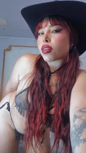 LittleNathy_のSexy girlの 3枚の写真