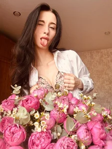 MiguelinaRasmuson Look at me in flowers Pic 2