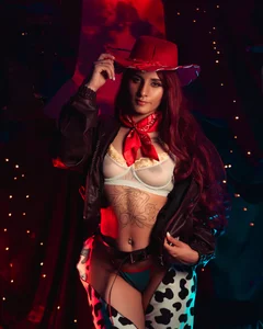 scarlet__rossi riding on Halloween Immagine  4