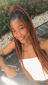 MichellePosePublic Bild 2