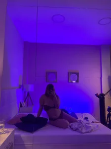 Jade-Sky laid in bed  6. fénykép