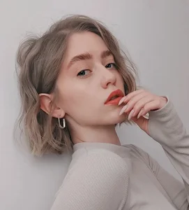 AidaPerryPublic图片