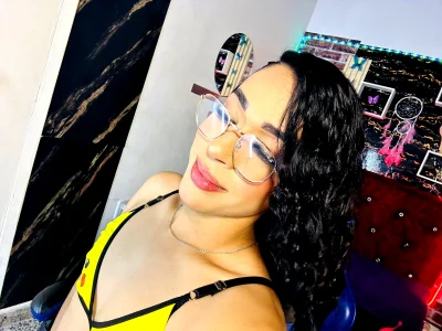 angelitasexxxhot 💚✨ Yellow that hypnotizes… pics to watch slow 😈📸 Pic 9