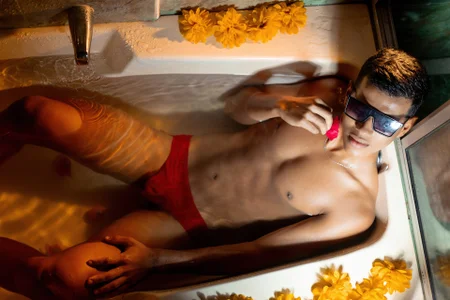 KingStark_ Temptation in Bubbles Pic 3