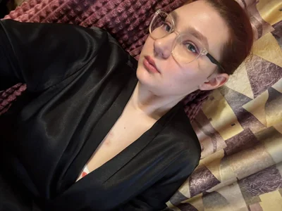 OliviaDenemhem Public Pic 3