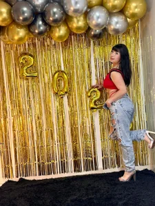 Zulema_R1 "Starting the year without clothes and with a lot of energy. Come join me for the first time! 🥂🔞 Immagine 
