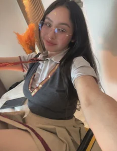 DaphneValucciUr college girl bby📗图片 2