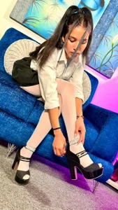 Public de ZoeConti  9 Imagens