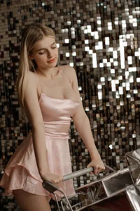 MonicaShiny Public Pic 4