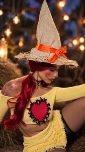 helen_mooree A passionate scarecrow 🎃🐦‍⬛👩🏻‍🌾 (Like, PM or chat and give u 1 🥵 video) Pic 8
